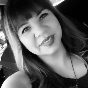 Meet your Posher, Angie